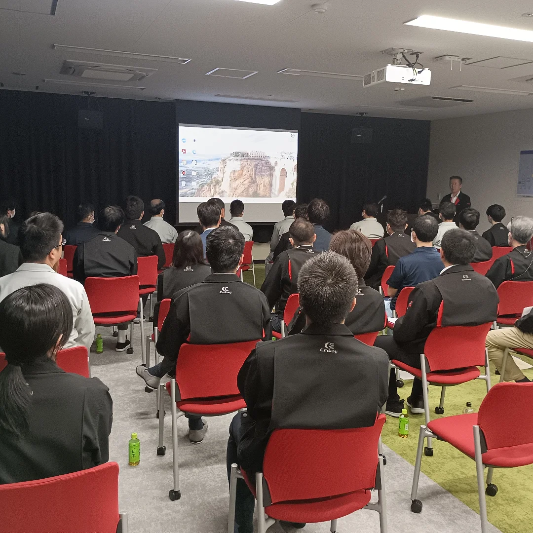 Photo by エンベイ on April 09, 2026. May be an image of studying, office and text.
